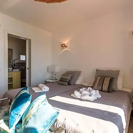 Sleeps 10 Pool Air Con Wifi *
